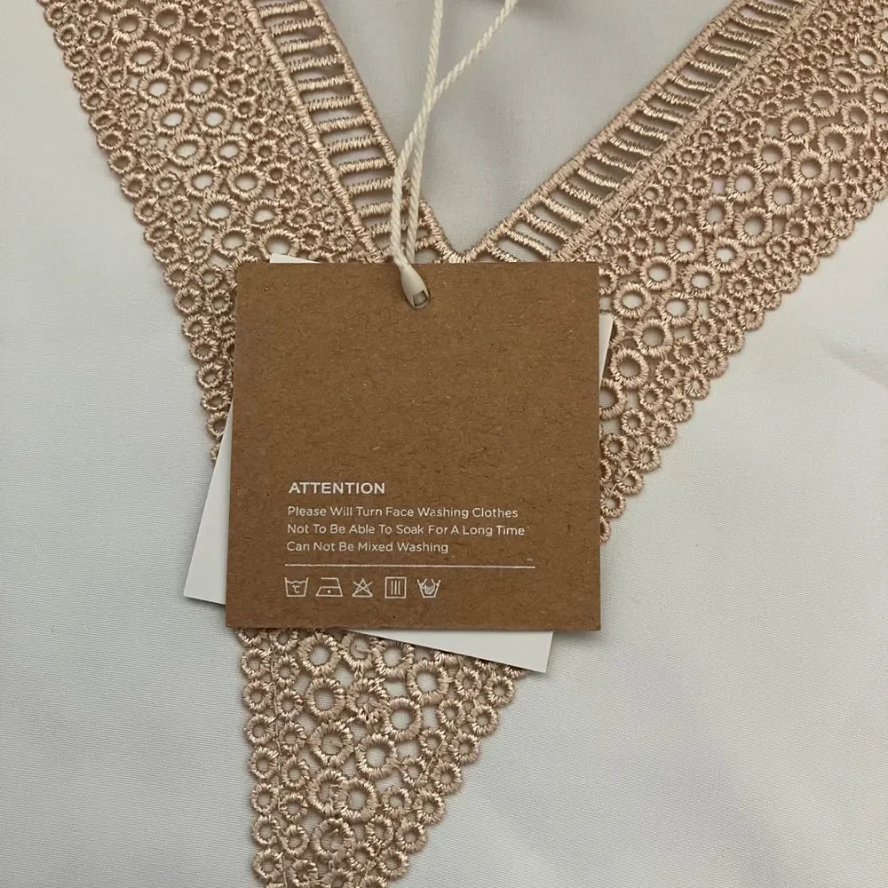 Noracora Lightweight Short Sleeve Pullover Blouse with Lace Detail Size XXL NWT - Picture 3 of 9